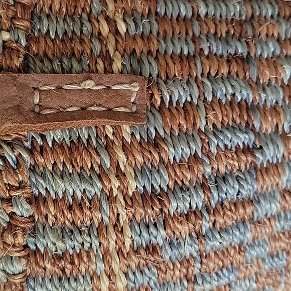 NWOT Woven and Leather Bag - Picture 2 of 3